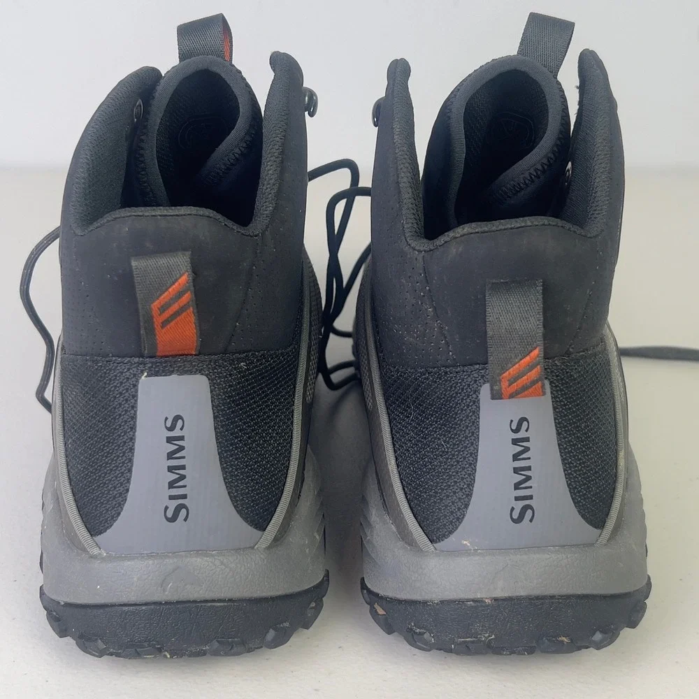 Simms Flyweight Wading Boots Mens 11 Grey Vibram Sole Fishing 40211-00 Outdoor